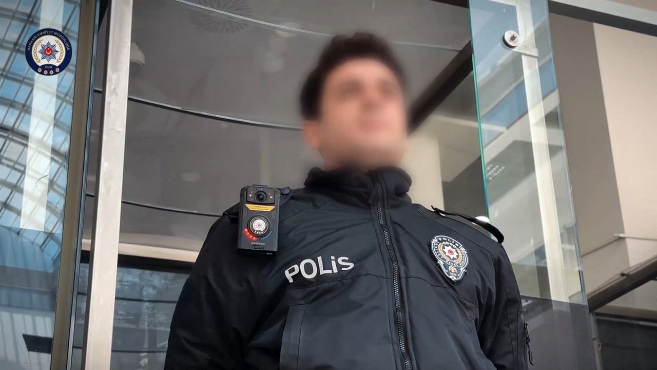 Hakkari'de sınır kapılarında yaka kamerası uygulaması başladı