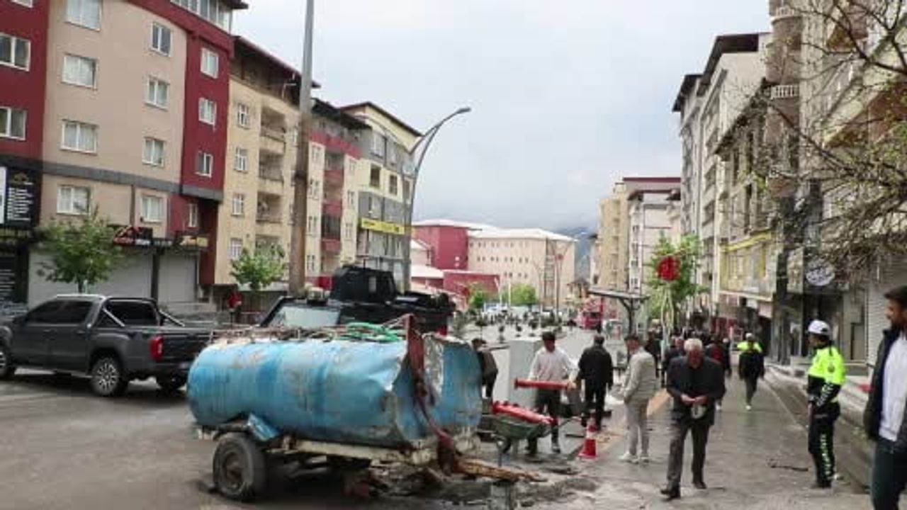Hakkari’de toplum sağlığı merkezi temel kazısı sonrası kayma: Bazı iş yerleri geçici mühürlendi