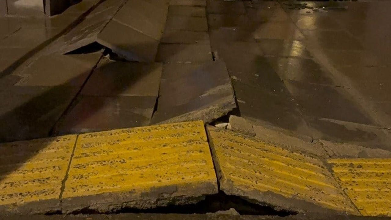 Hakkari'de Toplum Sağlığı Merkezi temel kazısı sonrası zemin kayması: 6 bina tahliye edildi