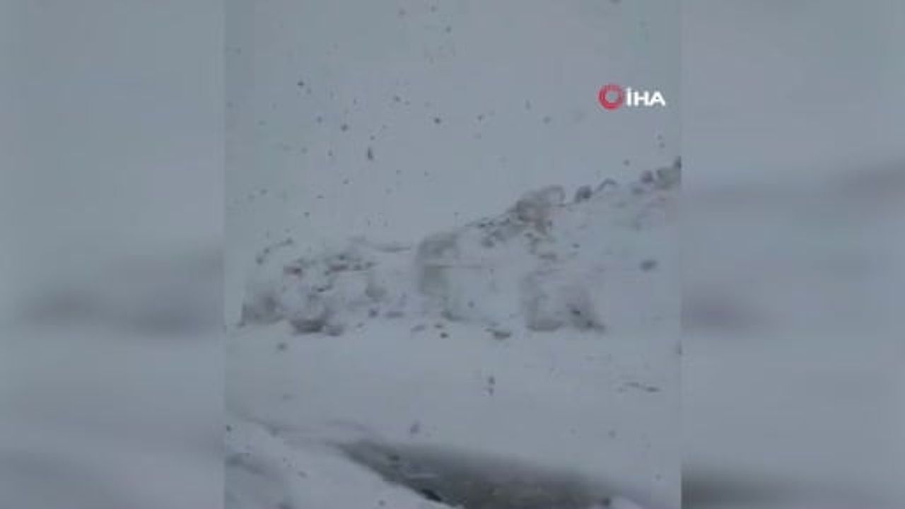 Hakkari'nin Şemdinli Tekeli Bölgesinde Mayıs Ayında Kar Yağışı