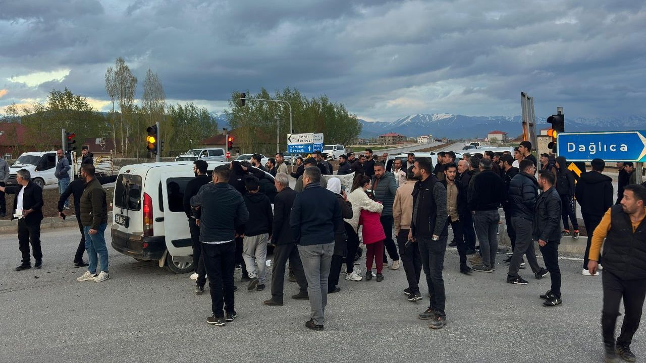 Hakkari Yüksekova’da zincirleme trafik kazası: 11 yaralı, 2'si ağır
