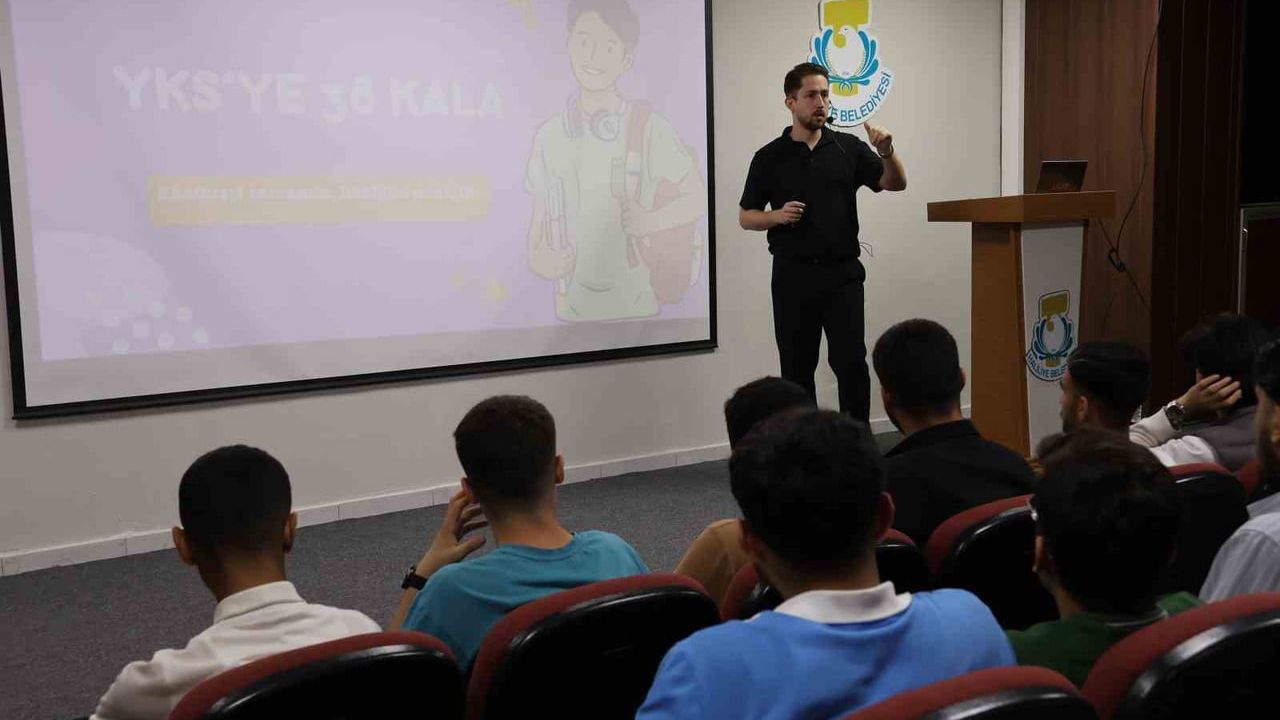 Haliliye’de üniversite adaylarına motivasyon ve rehberlik semineri