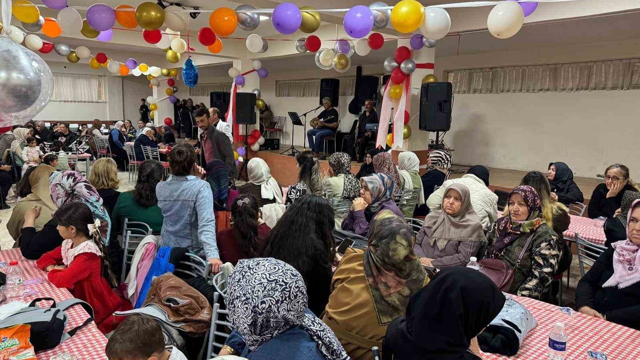 Hanönü'de TÜBİTAK 4006 Bilim Fuarı: Öğrenciler Yıl Boyu Projelerini Sergiledi