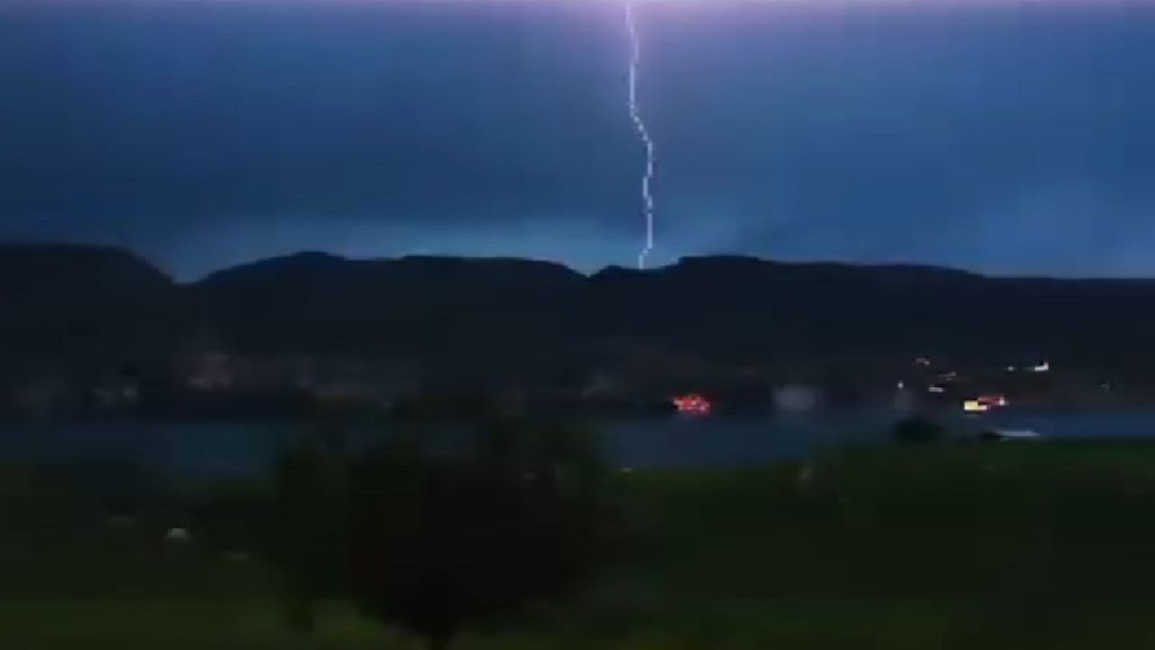Hasankeyf'te geceyi gündüze çeviren şimşek görüntüleri