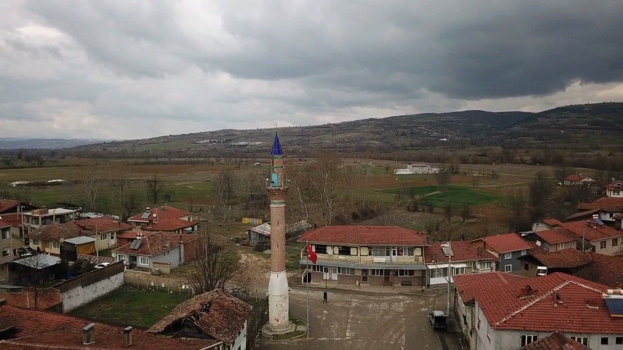 Hasanpaşa Mahallesi'nde camisiz minare köyün sembolü haline geldi