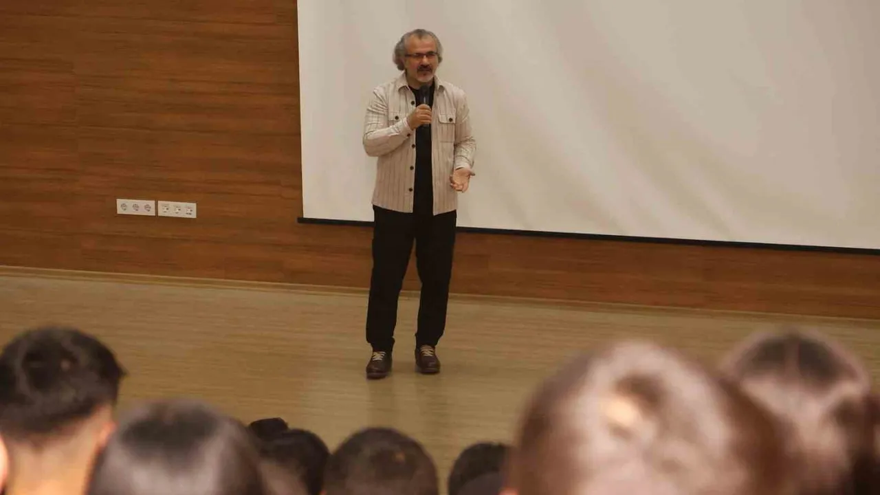 Hatay Büyükşehir, 'Sınava Doğru Gençlik Buluşmaları' ile öğrencilere motivasyon desteği