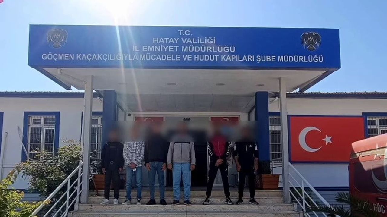 Hatay'da durdurulan araçta 6 göçmen bulundu; sürücüye 102.719 TL ceza