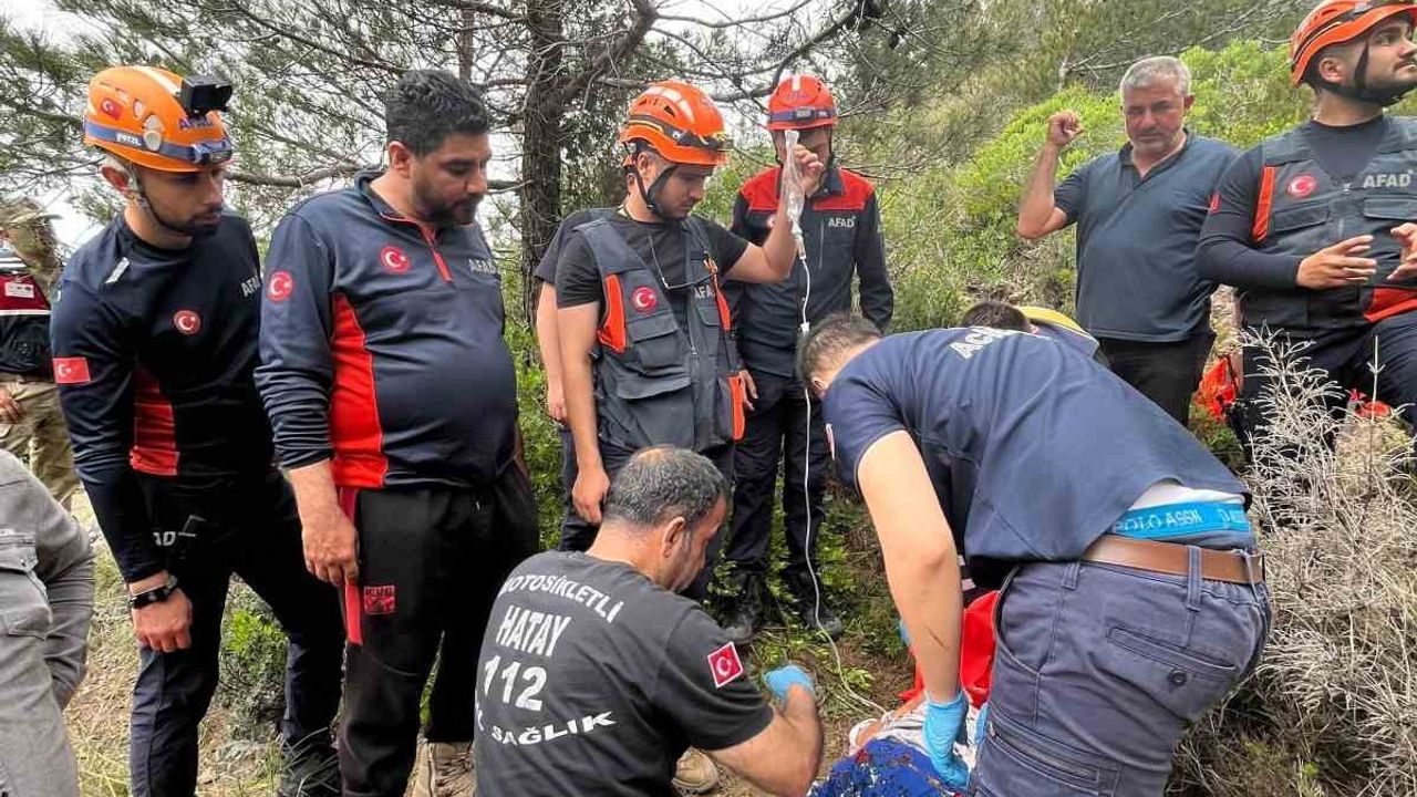 Hatay'da kekik toplarken uçurumdan yuvarlanan yaşlı kadın, ekiplerin 4 saatlik çalışmasıyla kurtarıldı