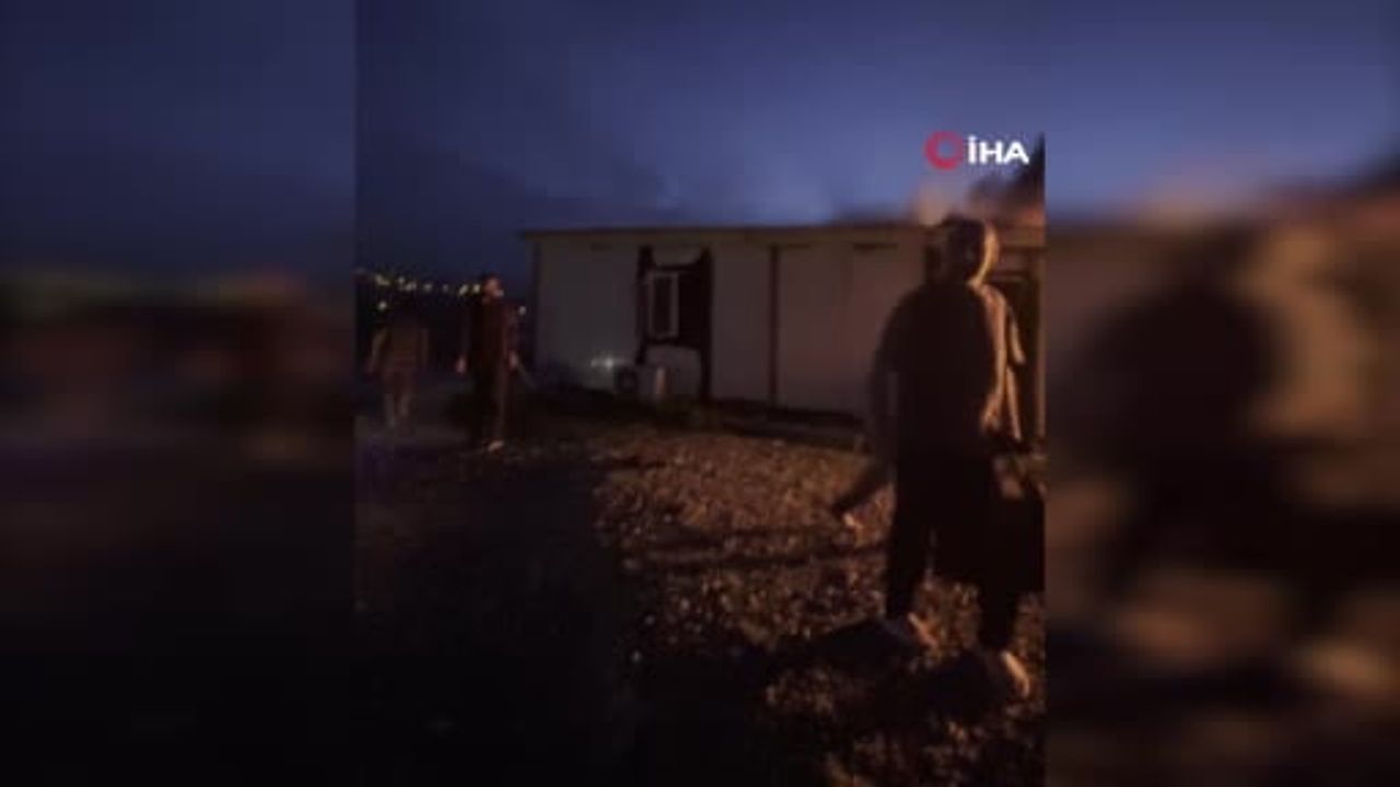 Hatay'da konteyner yatakhanede çıkan yangın 8 aracı kullanılmaz hale getirdi