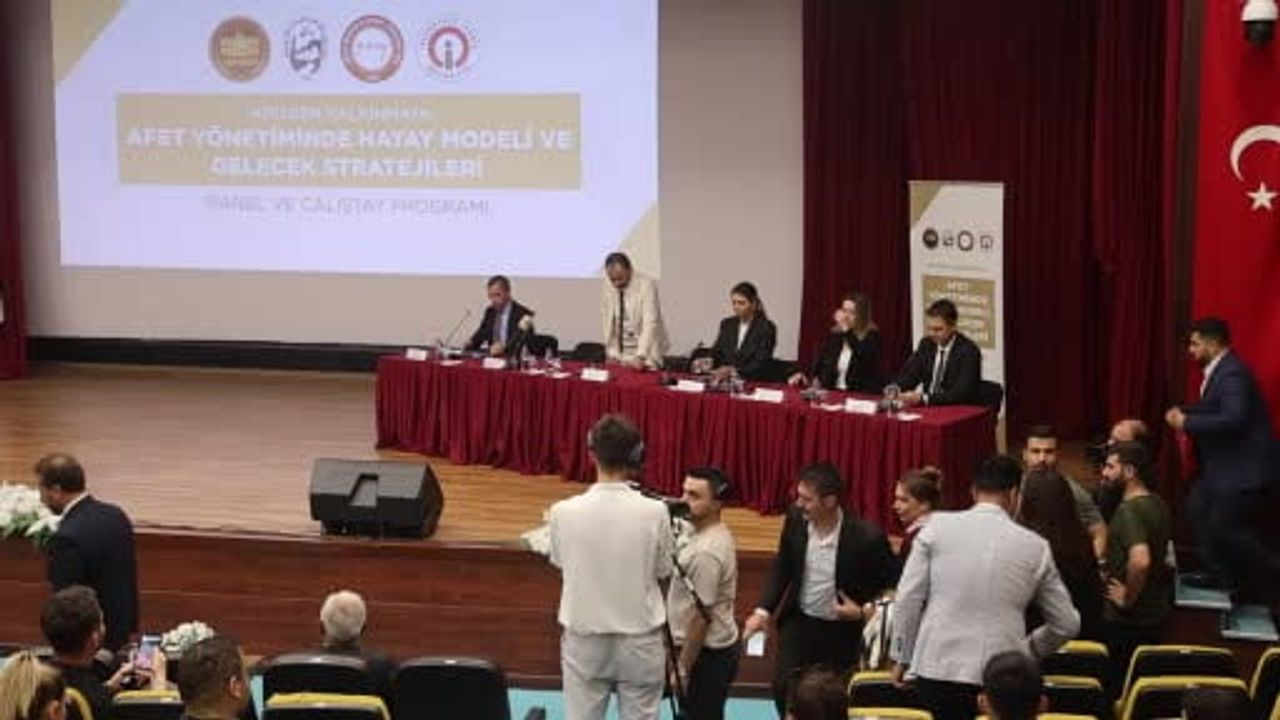 Hatay'da 'Krizden Kalkınmaya' Paneli: Afet Yönetiminde Hatay Modeli Kayıt Altına Alındı
