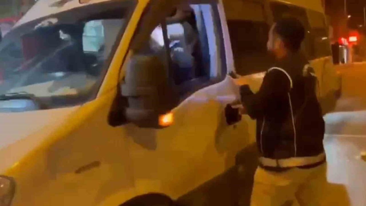Hatay'da minibüste 16 kaçak göçmen yakalandı; 3 organizatör tutuklandı