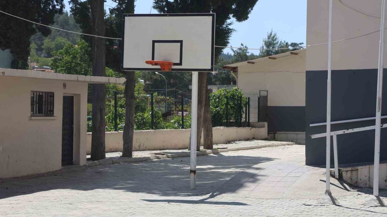 Hatay'da öğretmen Heimlich manevrasıyla nefes alamayan Suriyeli öğrenciyi kurtardı
