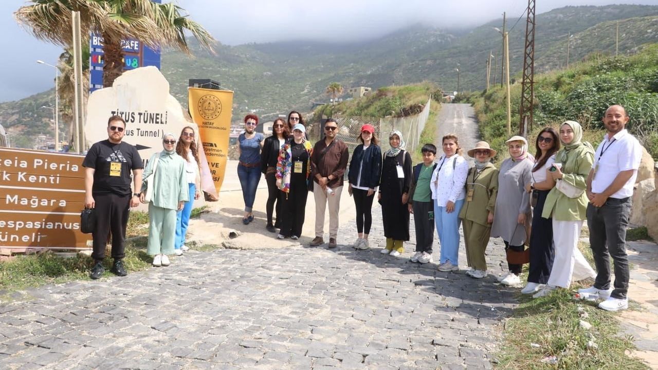Hatay’da Öğretmenler 'Şehir ve Kültür Akademisi' Kapsamında Samandağ’daki Tarihi Alanları İnceledi