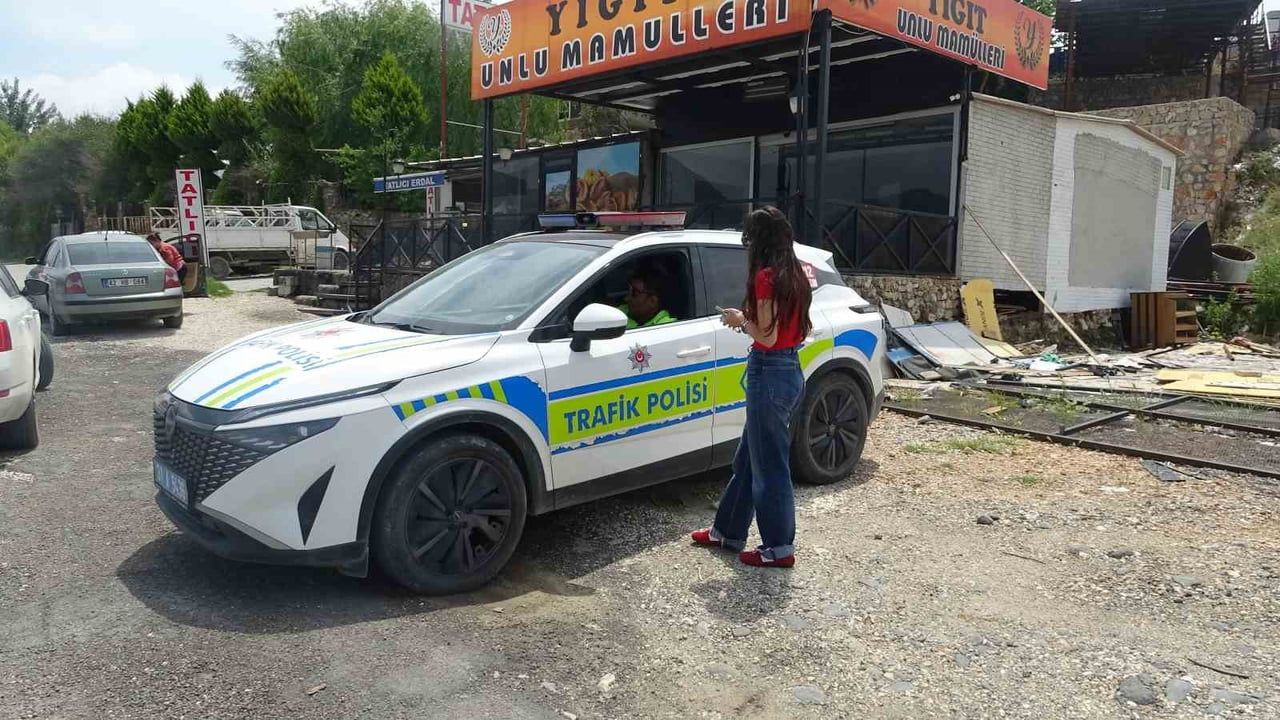 Hatay'da radar denetiminde 4 bin TL ceza: İlk kez ceza yiyen sürücü trafik ekiplerini tebrik etti