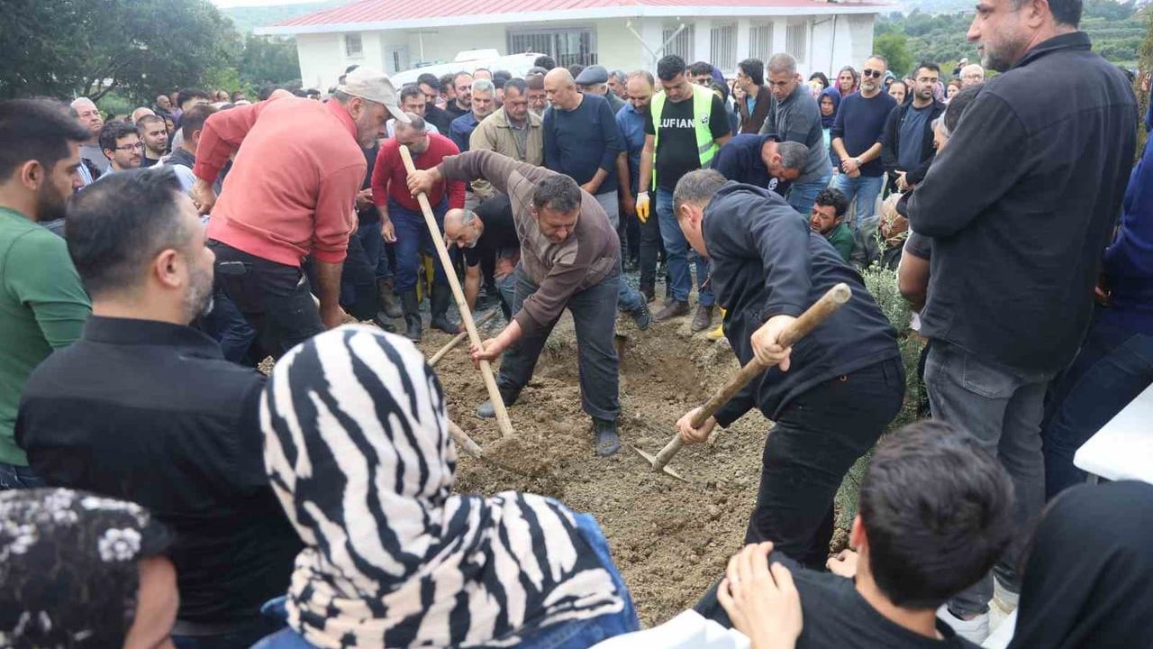 Hatay'da su birikintisine kapılan araç şarampole yuvarlandı: Nedim Harbelioğlu defnedildi