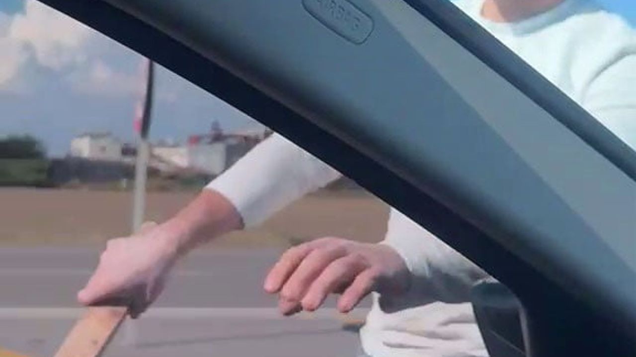 Hatay'da yol verme tartışması: Sopalı saldırı girişiminden sürücü kaçtı