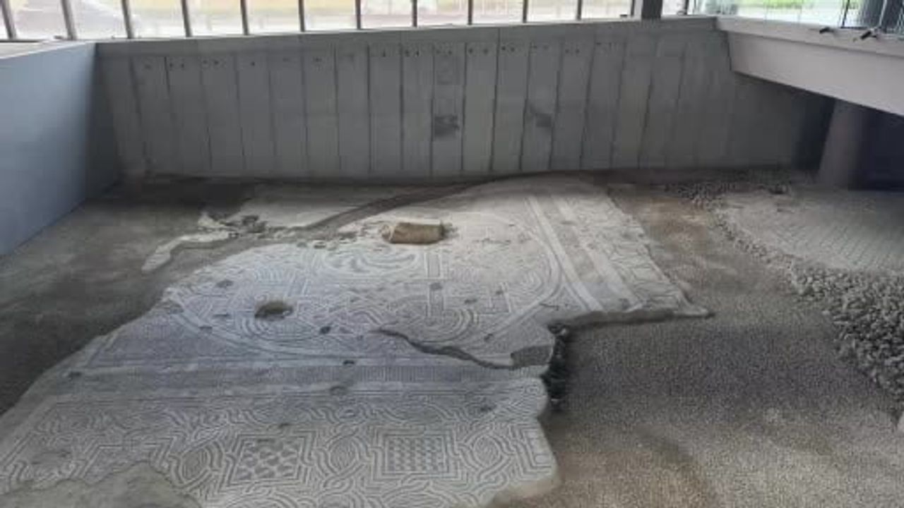 Hatay'daki 1050 metrekarelik tek parça taban mozaiği 6 Şubat 2023 depremlerinde hasar görmedi
