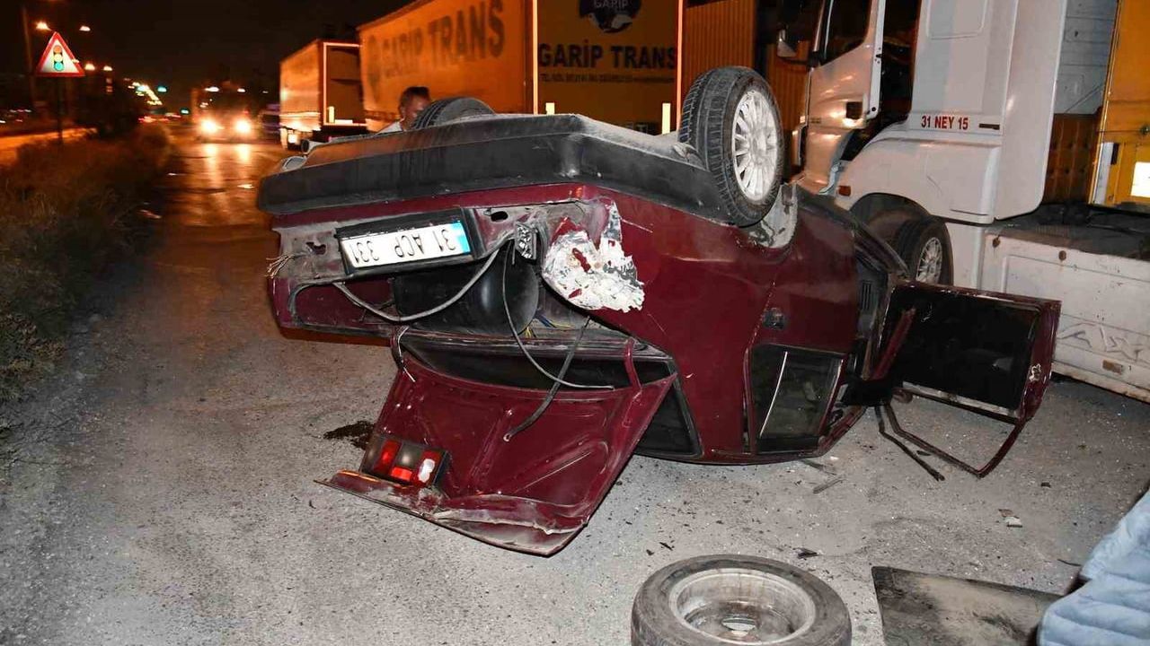 Hatay Payas'ta lastiği patlayan otomobil takla attı; 1'i ağır 3 yaralı