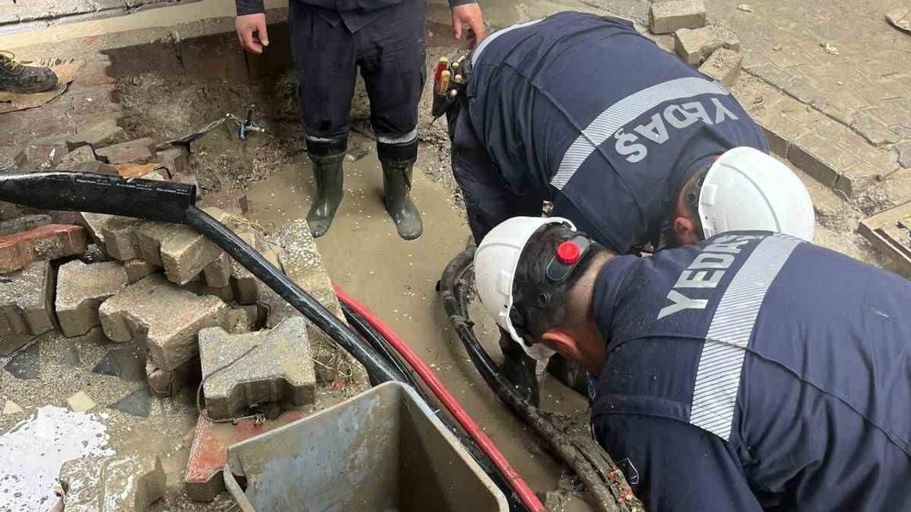 Havza’daki selin ardından YEDAŞ ekipleri enerji arzını güvenli biçimde yeniden sağlıyor