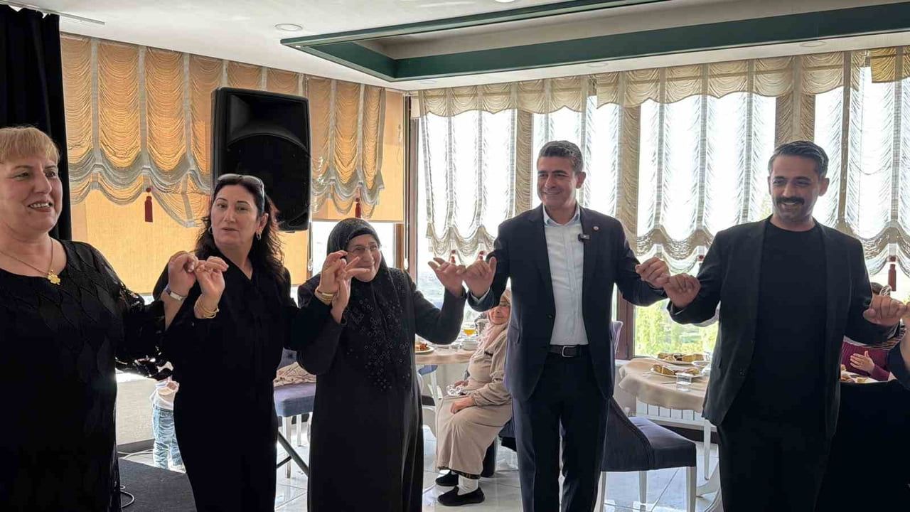 Haymana'da Anneler Günü Programı: Başkan Levent Koç Anneleri Kutladı ve Hediyeler Verdi
