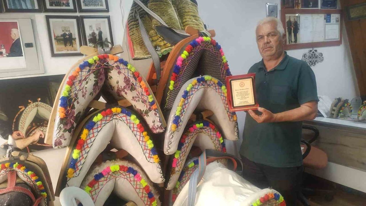 Hazine ve Maliye Bakanlığı Beypazarlı semerci ustasını onurlandırdı