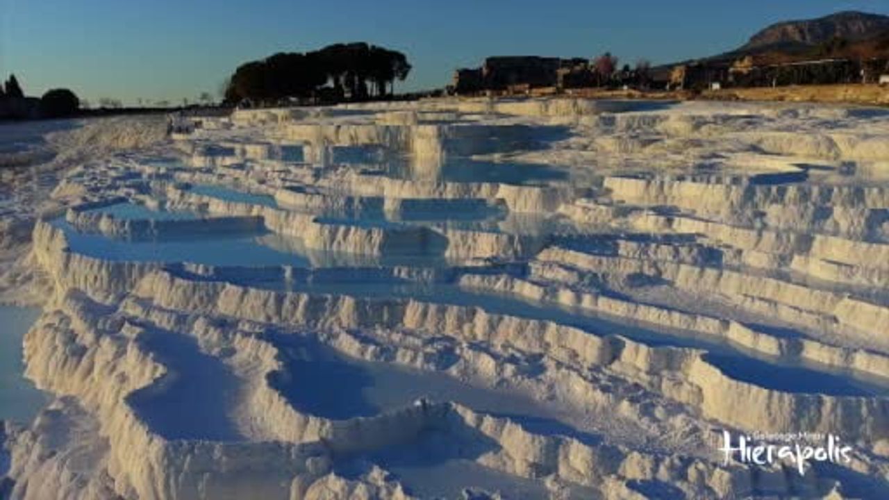 Hierapolis’te Antik Havuz ve Güney Kapı’ya uyumlu ziyaretçi karşılama merkezleri
