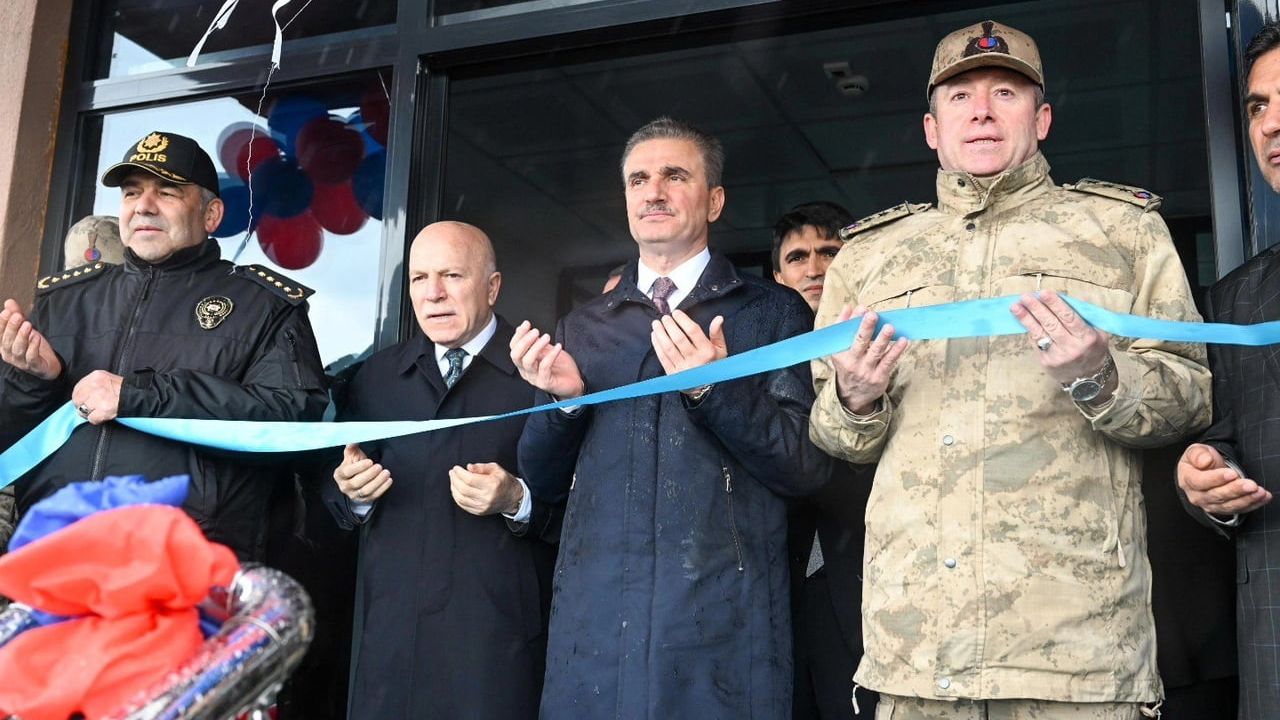 Hınıs'ta Yeni İlçe Jandarma Komutanlığı Hizmet Binası Açıldı