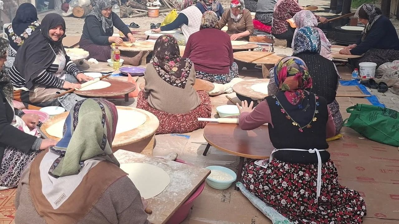 Hisarcık Cumhuriyet Mahallesi'nde kadınlardan gözleme hayrı