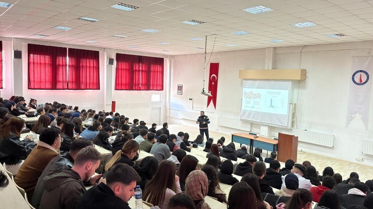Hisarcık MYO’da "Narko Gençlik" eğitimiyle bağımlılıkla mücadele bilinci güçlendirildi