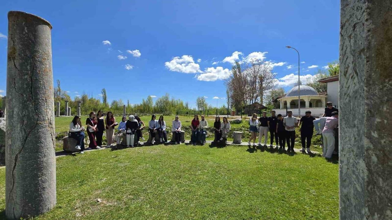Hisarcık MYO Öğrencileri Aizanoi Antik Kenti'ni Gezdi