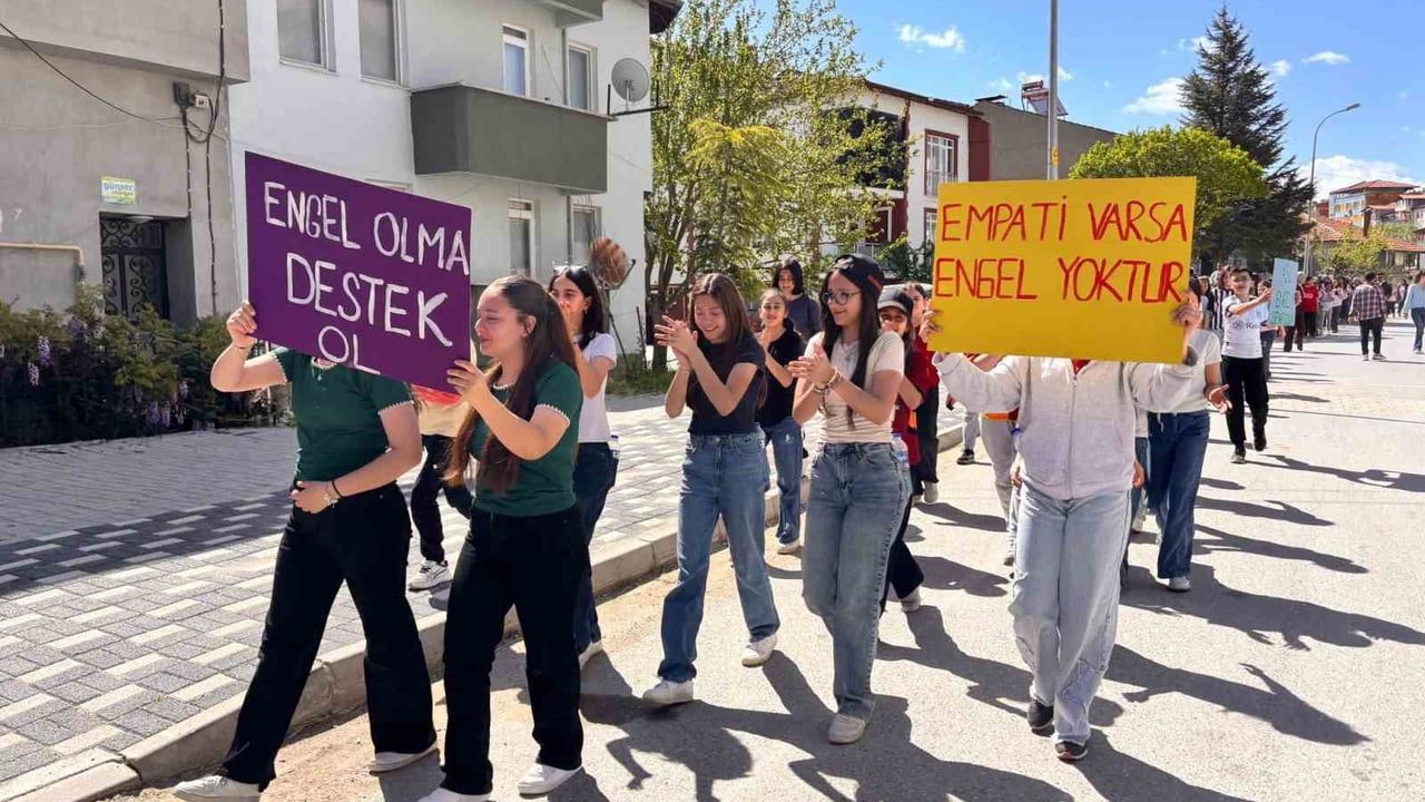 Hisarcık Şehitler Ortaokulu'nda 'Bahar Şenliği' ile Engelliler Haftası Etkinliği Düzenlendi