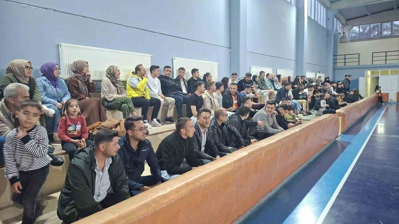 Hisarcık’ta kurumlararası kaymakamlık voleybol turnuvasını Devlet Hastanesi kazandı