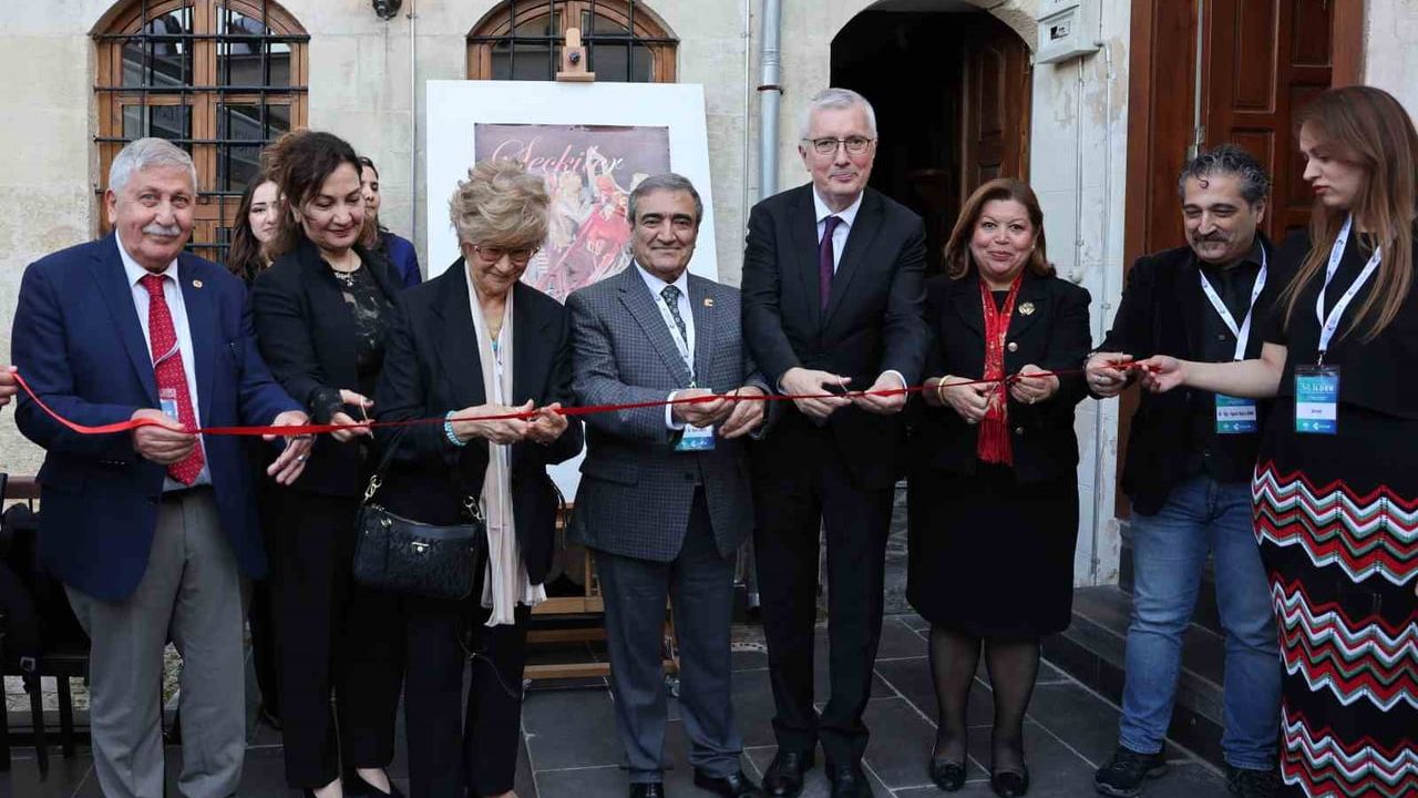 HKÜ Bilim İletişimi Ofisi ve Bey Mahallesi Kültürevi'nde 'Seçkiler' Sergisi Açıldı