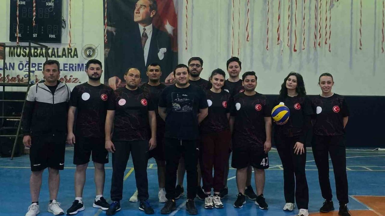 Hocalar'da Şehit Öğretmen Fatma Nur Çelik Anısına Voleybol Turnuvası