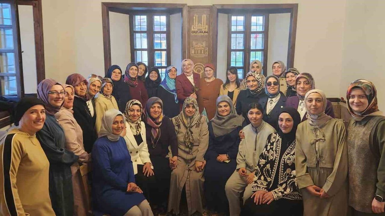 Hüma Hatun Dost Meclisi’nde şehit ve gazi anneleri anıldı