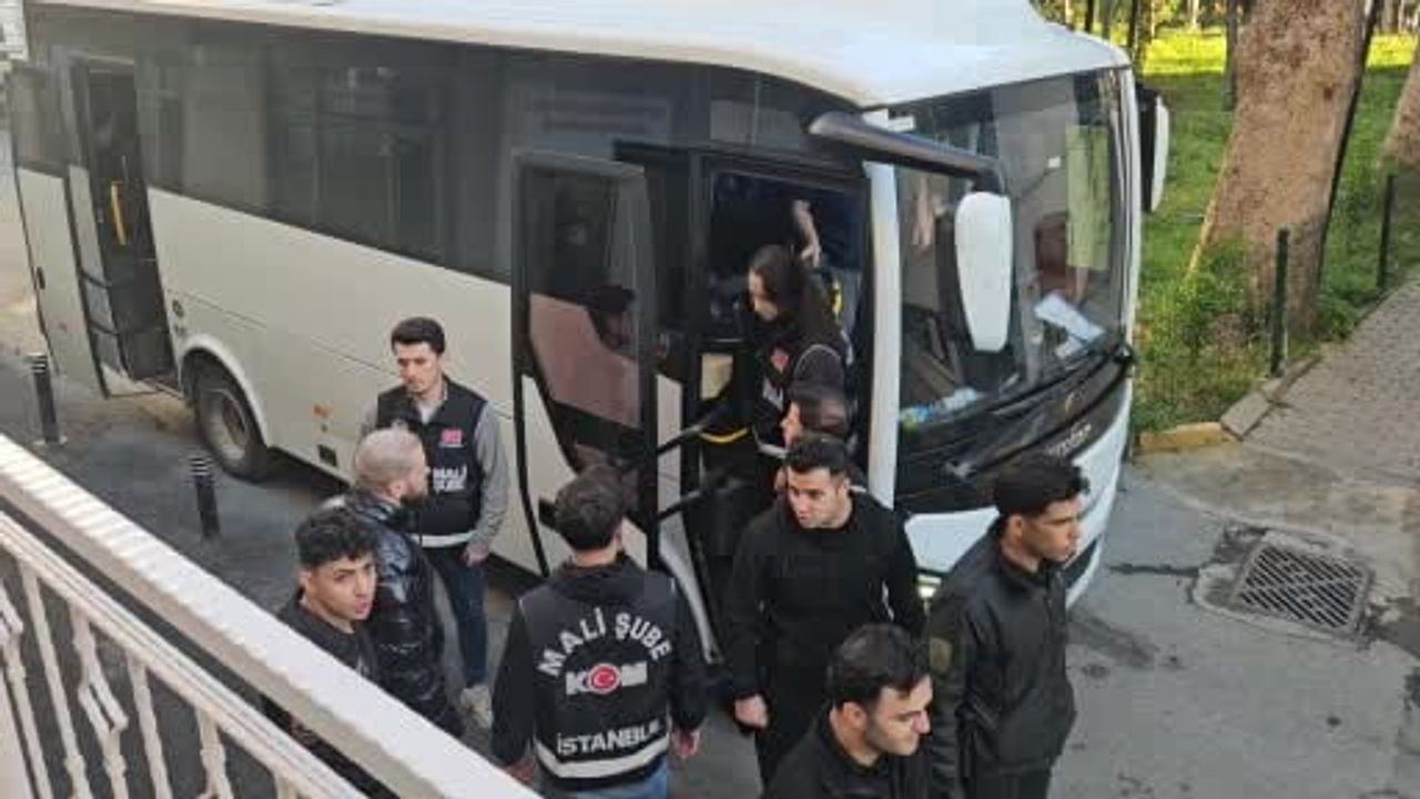 İBB’ye yönelik operasyonda 12 kişi adliyeye sevk edildi