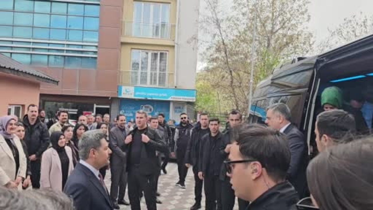 İçişleri Bakanı Mustafa Çiftçi Adilcevaz’da esnaf ve kurum ziyaretleri gerçekleştirdi