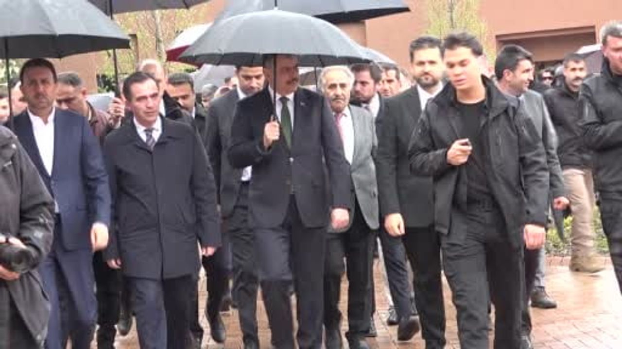 İçişleri Bakanı Mustafa Çiftçi, Ahlat Selçuklu Meydan Mezarlığı’nı Ziyaret Etti