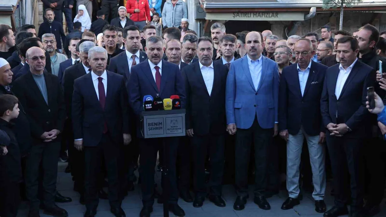 İçişleri Bakanı Mustafa Çiftçi bayram namazını memleketi Konya'da kıldı