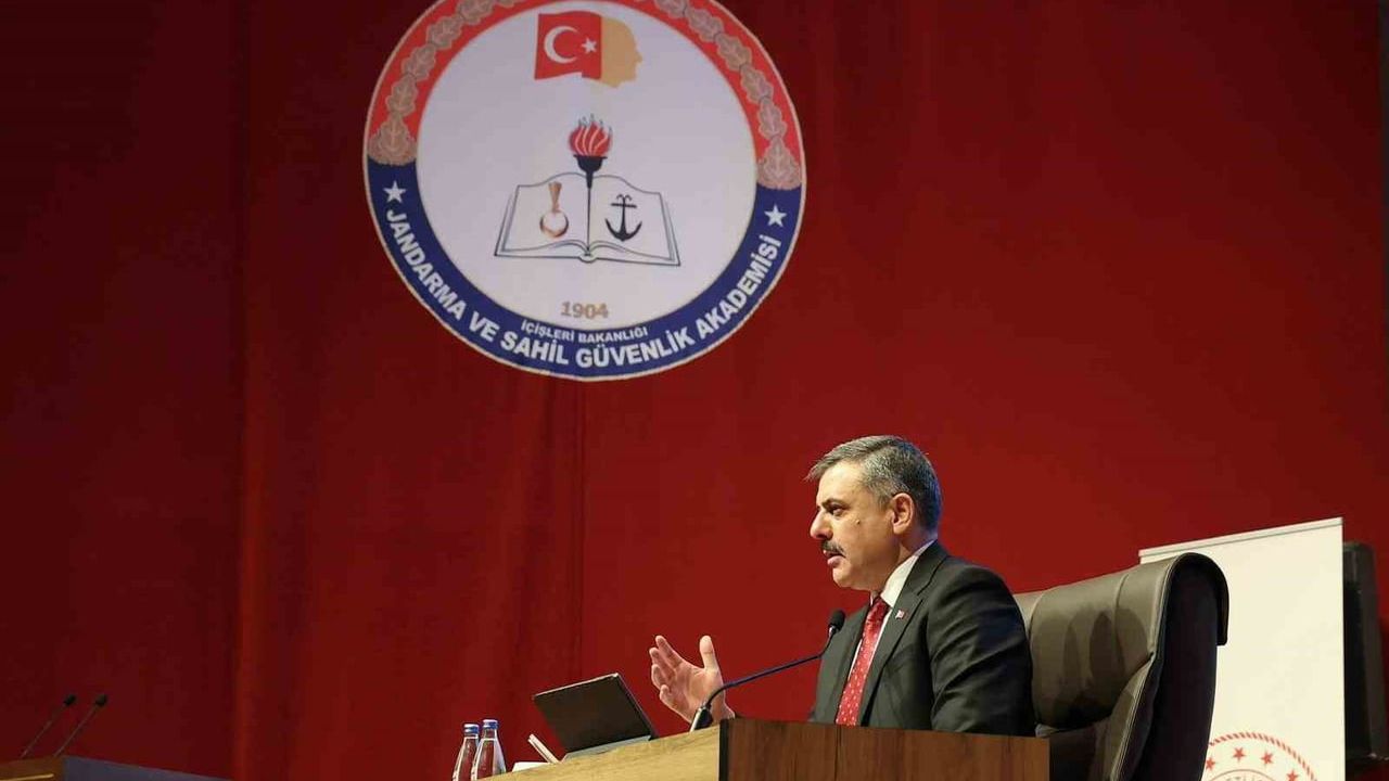İçişleri Bakanı Mustafa Çiftçi, Jandarma ve Sahil Güvenlik Akademisi'nde subay ve astsubay adaylarıyla buluştu