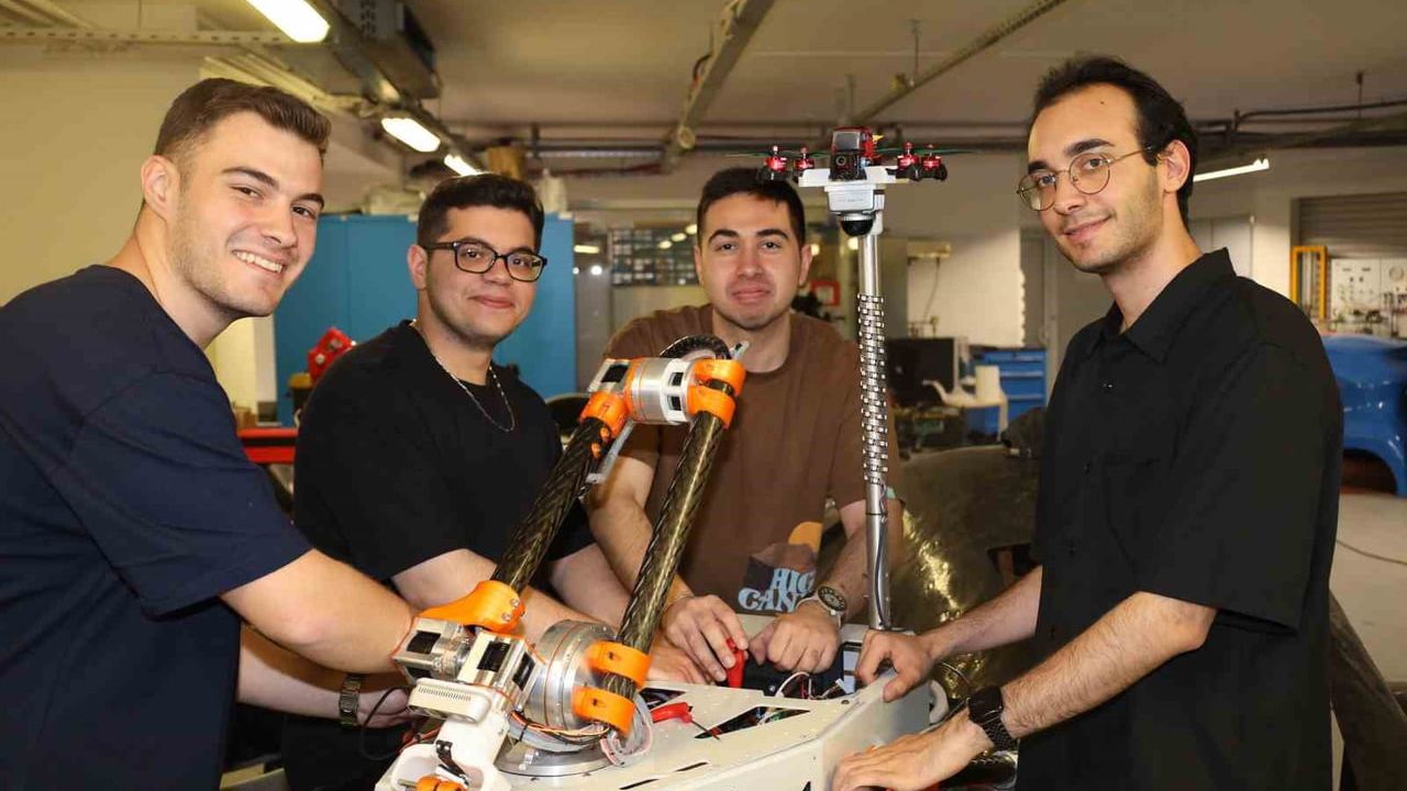 İEÜ öğrencileri 'Eclipse' adlı yerli bomba imha robotunu geliştirdi; EFES 2026 finalisti