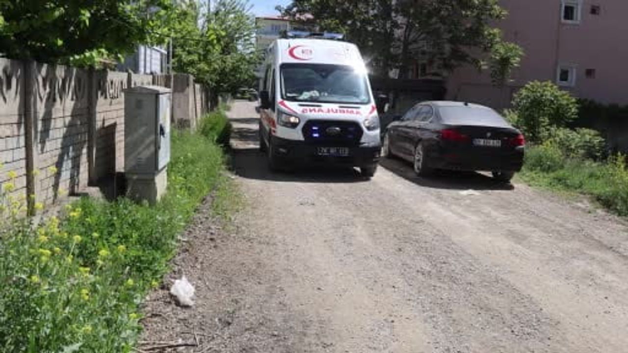 Iğdır'da çatı katı yangını: Anne ile Down sendromlu çocuk dumandan etkilendi