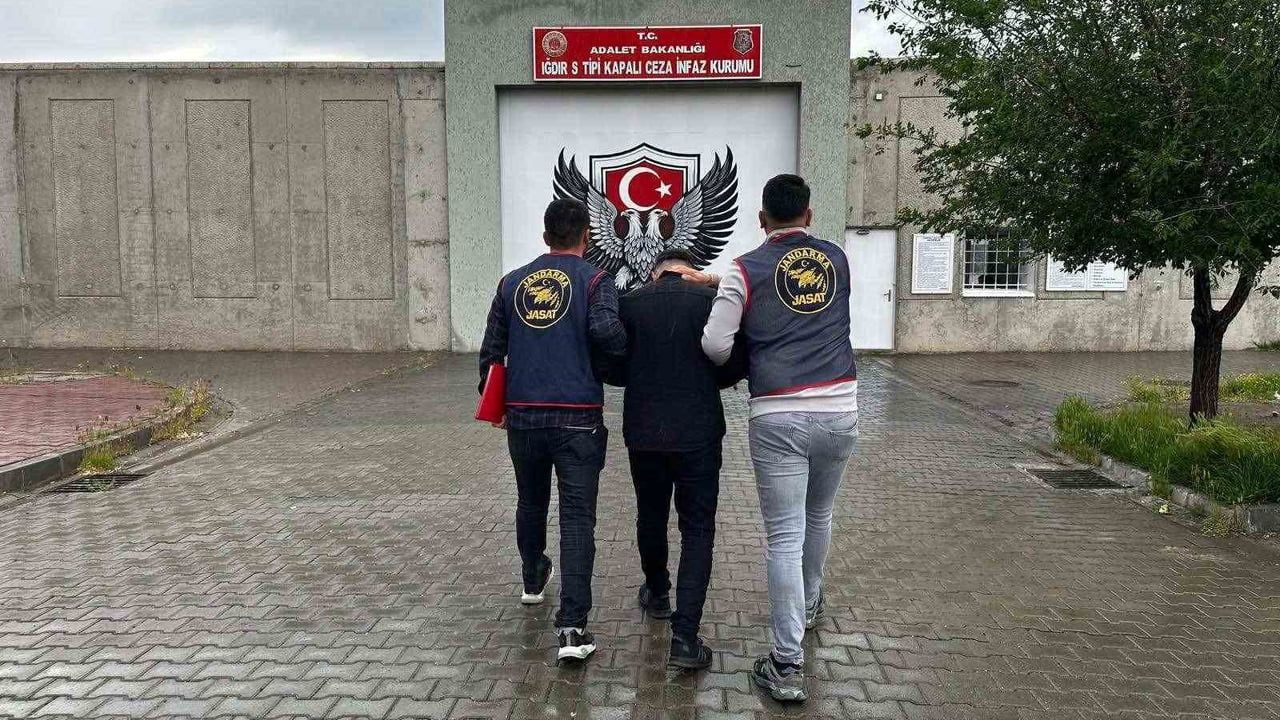 Iğdır'da JASAT, fuhuşa aracılık suçundan 15 yıl hapis cezası bulunan D.Y.'yi yakaladı