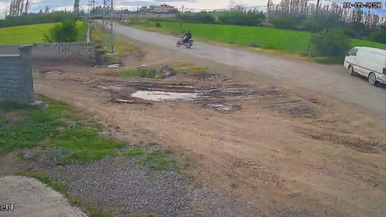 Iğdır Karakoyunlu'da motosiklet direğe çarptı: Sürücü G.A. yaralandı