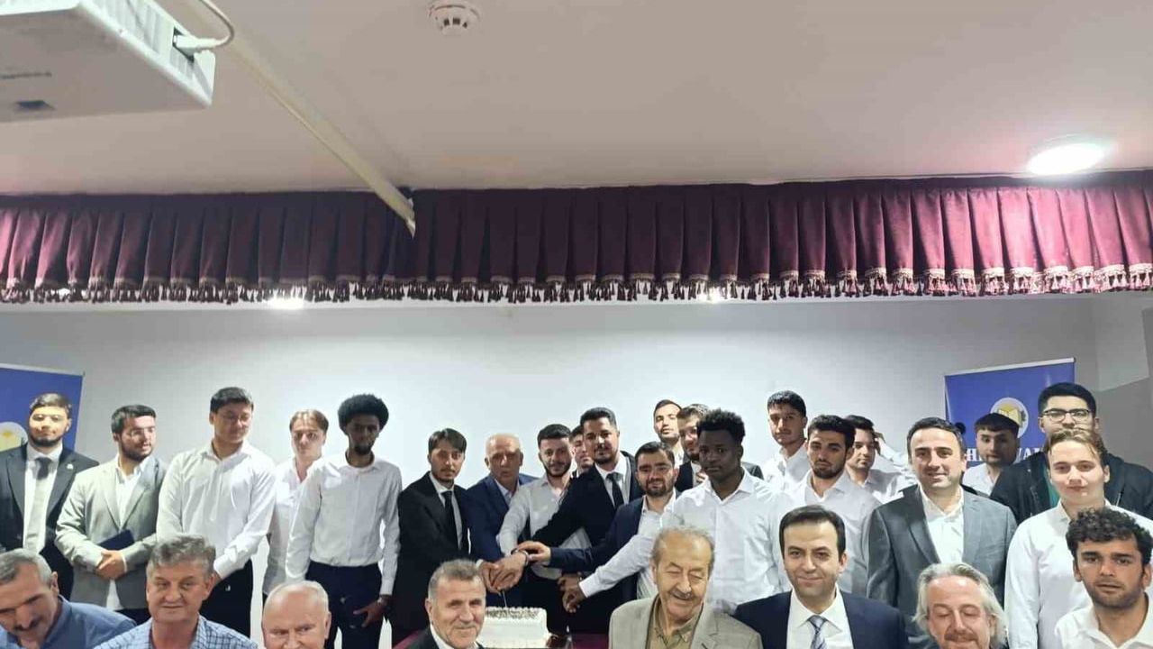 İhlas Vakfı Sıla Erkek Öğrenci Yurdu'nda mezuniyet gecesi