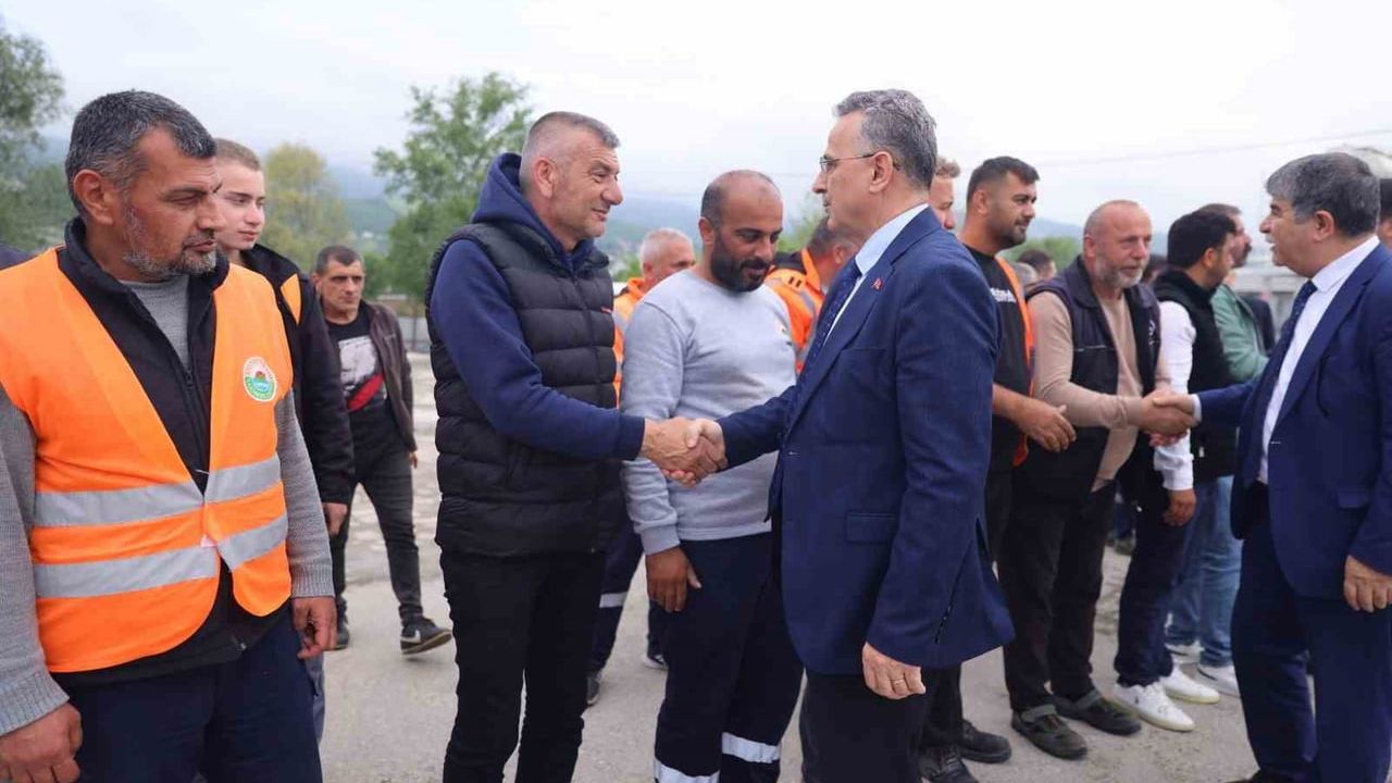 İlkadım Belediye Başkanı İhsan Kurnaz, belediye personeliyle bayramlaştı