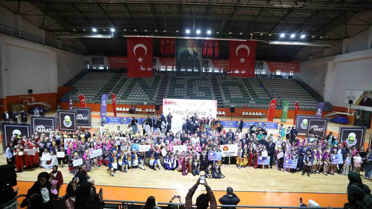 İnegöl'de Altın Adımlar Halk Dansları Yarışması'nın Şampiyonları Belirlendi