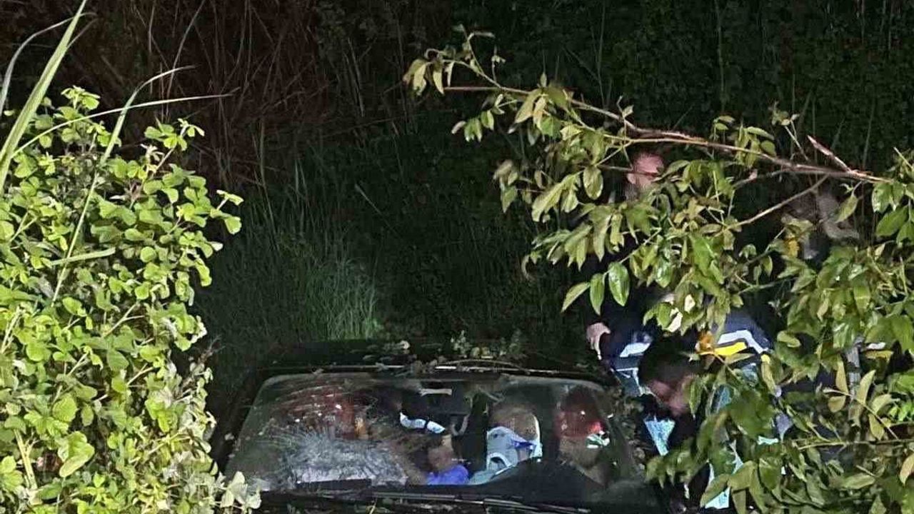 İnegöl’de Bursa-Ankara yolunda kaza: Otomobil tarlaya uçtu, 4 yaralı