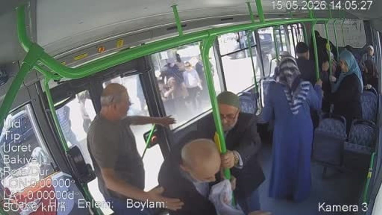 İnegöl'de otobüste fenalaşan yolcu, kadın şoförün müdahalesiyle hastaneye götürüldü