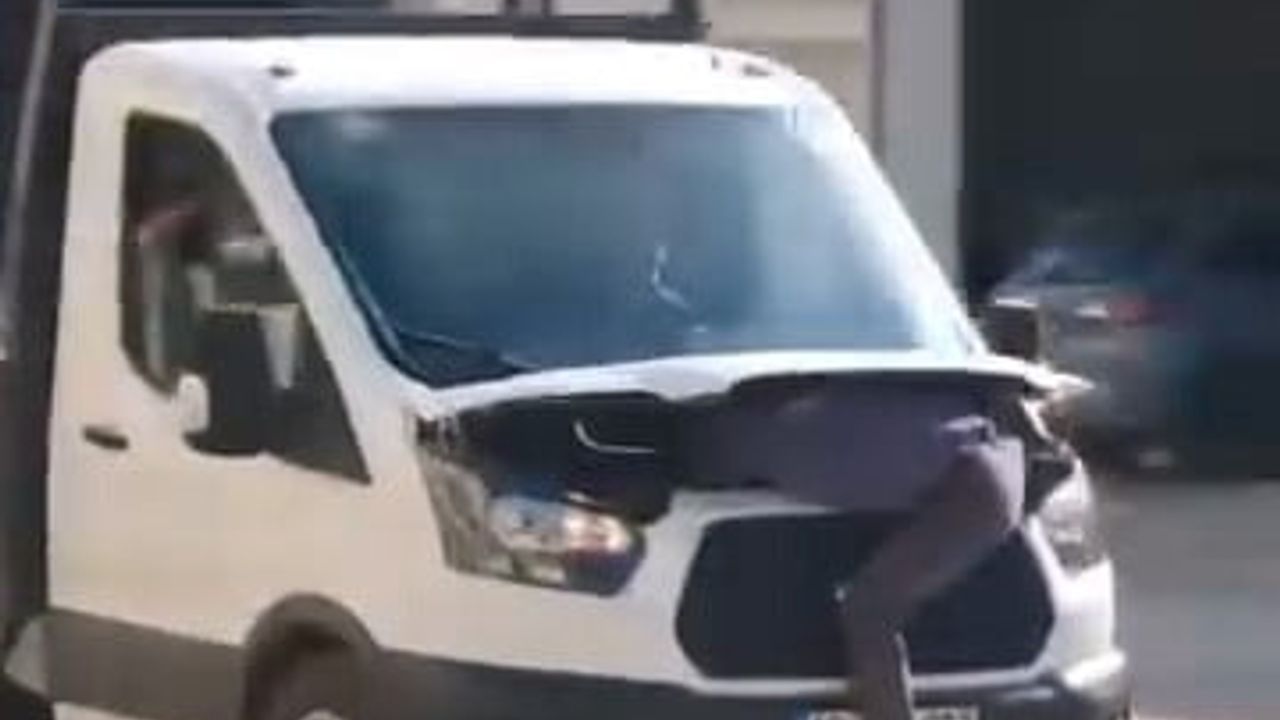 İnegöl'de tamirci seyir halindeki kamyonetin motor bölümünde arızayı tespit etti: 'Müşteriyi 40 bin liradan kurtardık'